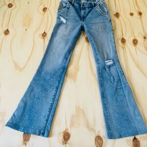 HIGH RISE DISTRESSED FLARE PUSH UP COLOMBIAN JEANS Size: 10 (Colombia) 5 (USA